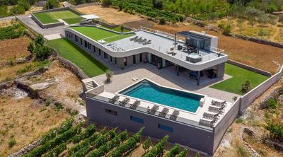 Luxury Villa Madre with 5 en-suite bedrooms, heated 72sqm Mineral pool, Whirlpool, outdoor Gym, Playground