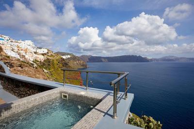 w Grand Cave Villa Outdoor Hot Tub Santorini