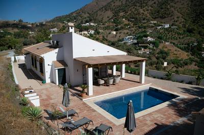 Casa Calmante - Stunning 3-bedroom Villa with Private Pool
