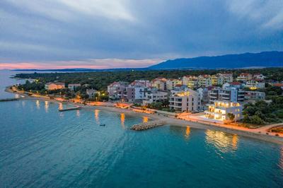 Villa Eni Beachfront apartment with pool