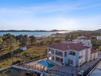 Villa Carolus-Luxurious Dalmatia Villa