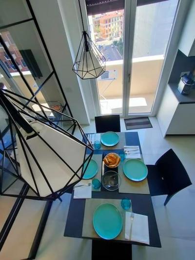 New & Bright Balcony Flat by Central Station