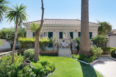 Olympia Holiday Home