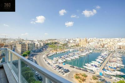 Seafront, Designer APT with Private Terrace & WIFI by 360 Estates