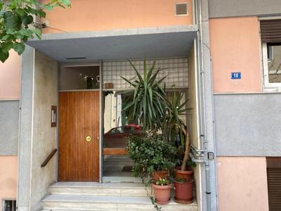 Stylish King size bed apt steps from Acropolis by GHH