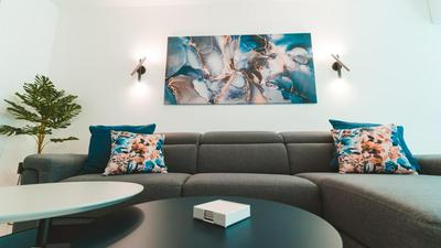 Beachside Stylish & Cosy 2BR Apartment with Free Parking