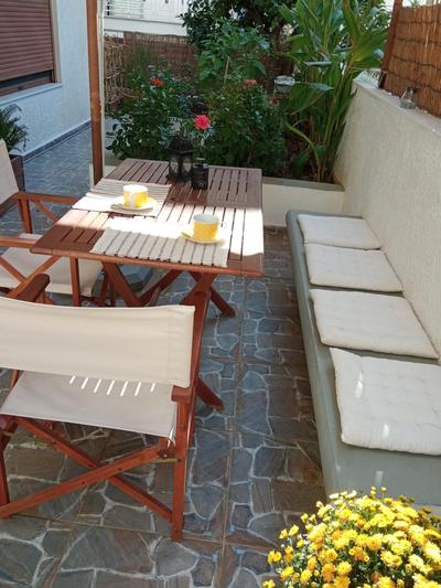 Charming garden apartment