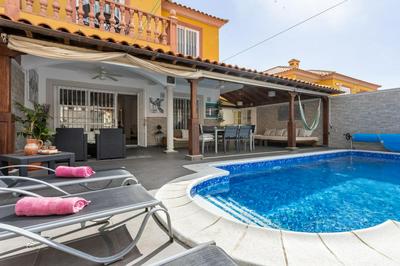 LUXURY VILLA WITH PRIVATE POOL & AIRCON, Costa Adeje, Tenerife