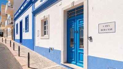 Refurbished beachfront house, Pool, AC, WiFi, Albufeira, sea view