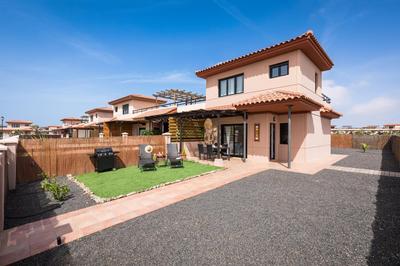 Villa Maha close by the North shore: relax, pool