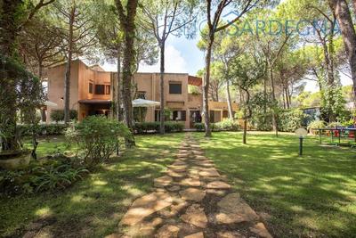 Villa right on the beach a Santa Margherita di Pula for 12 people