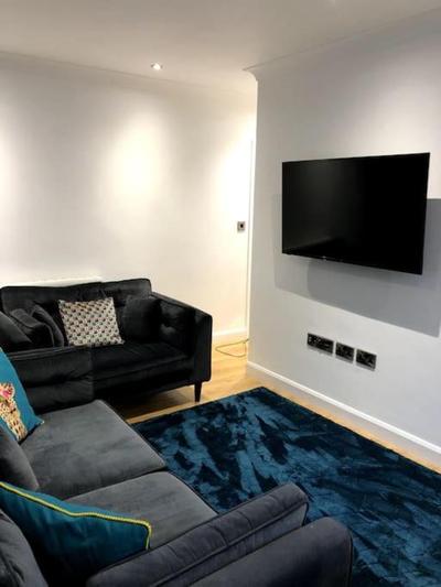 Sitwell coastal apartment with free parking