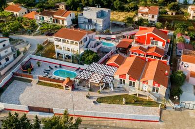 XXXL Villa Ancora with heated pool