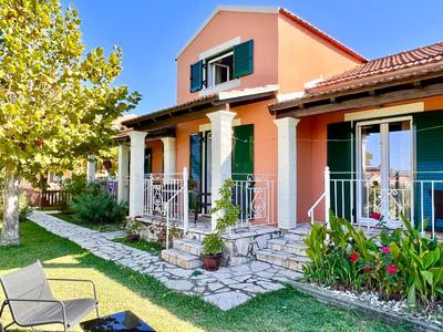 Asteraki Beach House by DadoVillas