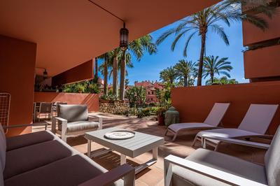 Precioso apartamento de planta baja en Las Salinas, Estepona