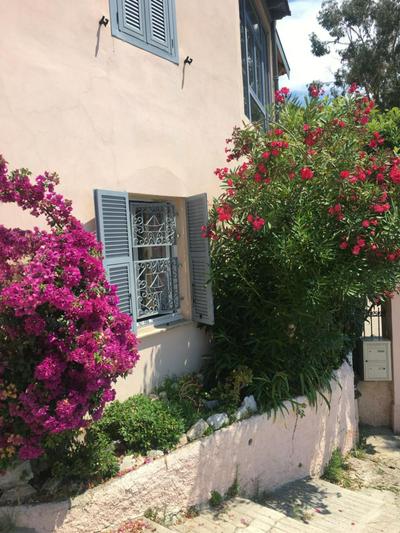 Appartement central des terres chaudes proche bord de mer