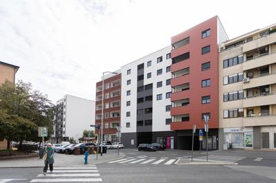 Design 2BDR Apartment with Balcony- FREE PARKING