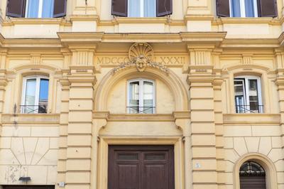 White Ostilia Apartments