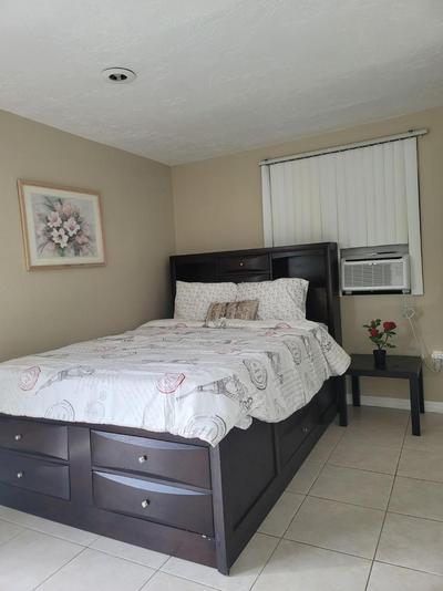 Private Guesthouse Near Siesta Key & Downtown