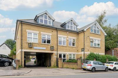 Stylish Central Watford 2 Bedroom and Sofa Bed Apartment with Free Parking