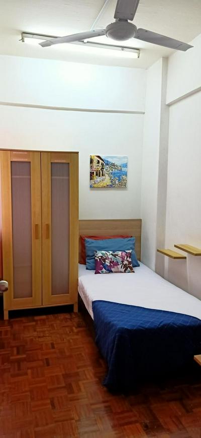 Budget Small room at Suria Kipark Damansara with foldable mattress for 2 pax, Kitchen and Laundry