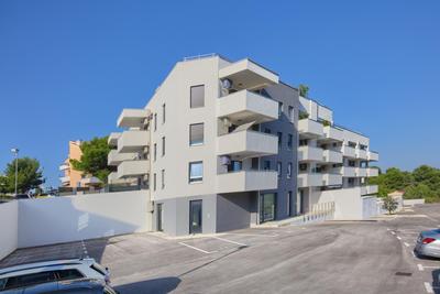 Beautiful Two-Bedroom Seaside Apartment in Premantura