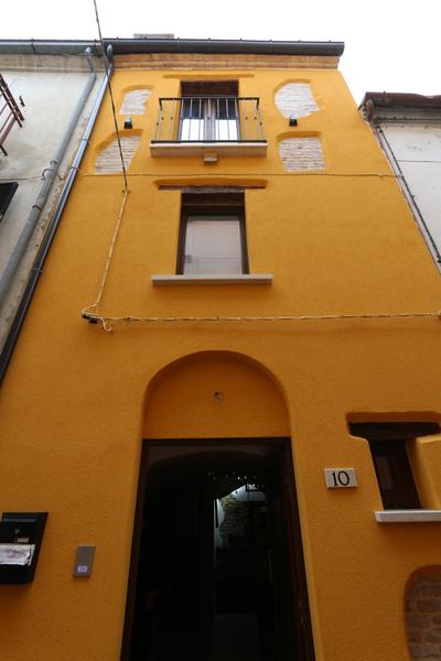 PETITE MAISON