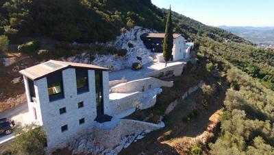 VILLA FARFALLA & GUESTHOUSE - The world unique property with an openable roof