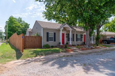 The Charm Chickasha, Fiber WIFI, Washer & Dryer, Near DT Chickasha and Leg Lamp!