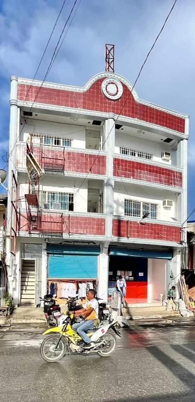 Pier La Casa Homestay Building