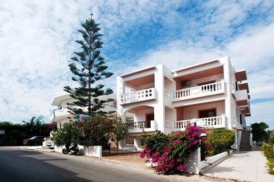 Captain Michalis Apartments - 750m from Kalamaki Beach