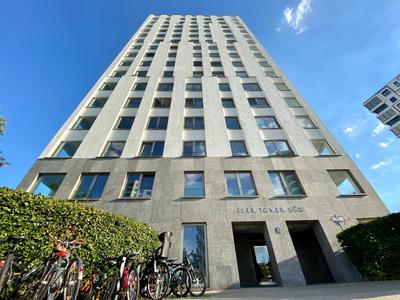 ALPEN-PANORAMA SUITE - Einzigartige Privatsuite hoch über München, 12tes OG, Alpenblick, Loggia, Whirlpool, 15 Minuten zum Zentrum, Ruhe und Erholung in de