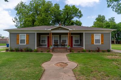 Rock & Roll House, Fiber Internet, ROKU TV, Washer & Dryer, by DT Chickasha & Leg Lamp!