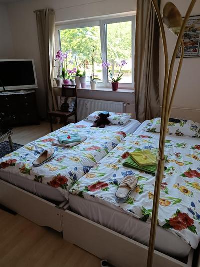 Weltoffenes privates Gästezimmer bei LGBTQ freundlichen Gastgeber der mit in der Wohnung lebt