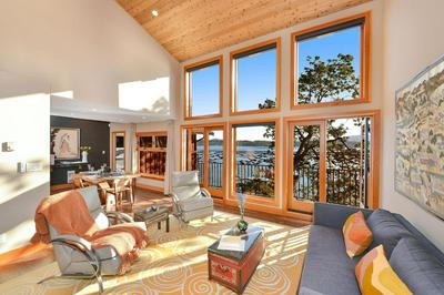 Salishan Tree House Suite by EMR Vacation Rentals