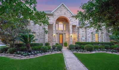 ROYCE mini-mansion with heated pool & spa Houston