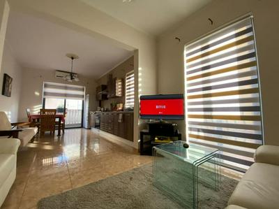 May Flower: Modern Flat close to Airport/Bus Stops