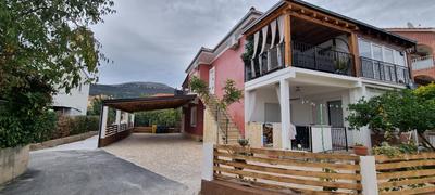 Luxurious three bedrooms apartment with two terraces