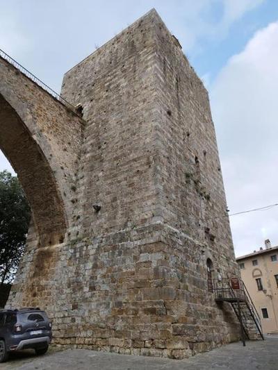 La taverna sotto la torre