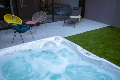 Casa de Nero - Premium House with Jacuzzi Next to Golf Course