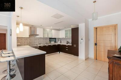 Pender LUX Complex - 3BR Unit with Private Parking by 360 Estates
