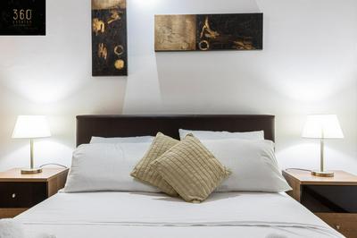 Seafront - Top Location, Top floor with WIFI & AC by 360 Estates