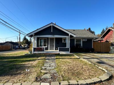 Cozy Home Conveniently Located with King Bed