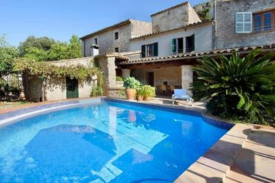 House Walking Distance to Pollensa by Renthousing