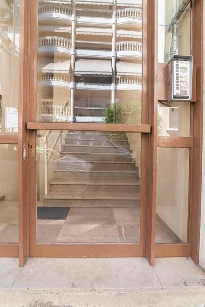 Top floor apartment at Petrolona with big balcony