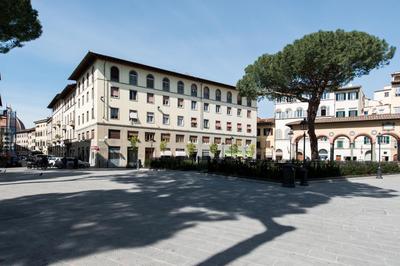 2 apartments next to a market and Piazza Santa Croce - HomeUnity