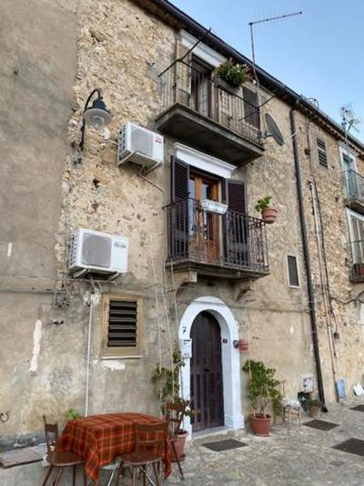 casa sulla roccia