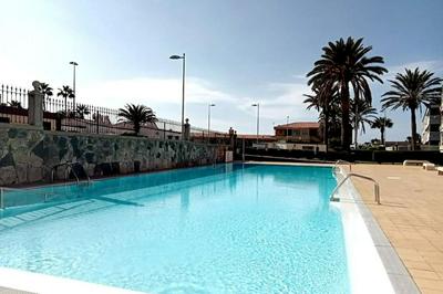 Apartment with large terrace, 10 meters from Playa de las Burras