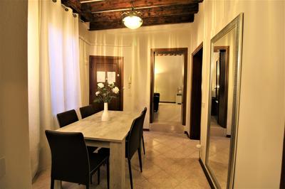 CENTRAL AND SPACIOUS APARTMENT
