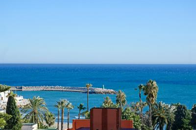 2 Bedroom Apartment with Pool, Walk to Beach & Puerto Marina